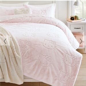 Pottery Barn Hello Kitty Magical Faux Fur Full / Queen Quilt Powdered Blush Pink